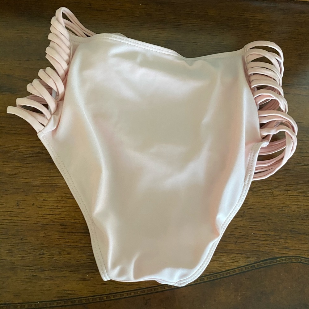 Sexy Ruffle & Strappy Bikini - Picture 4 of 5